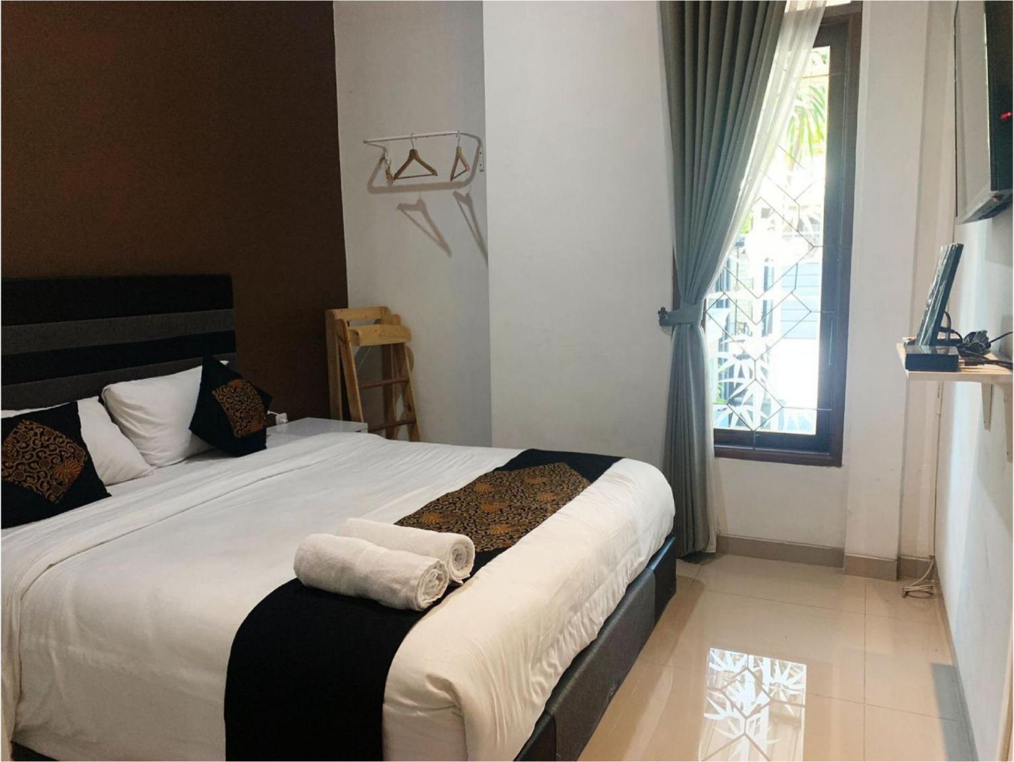 จาฮาตา บารู ชาเรียะฮ์ เรดพาร์ตเนอร แอท ดูกูฮ์ กูปัง Hotel สุราบายา ภายนอก รูปภาพ