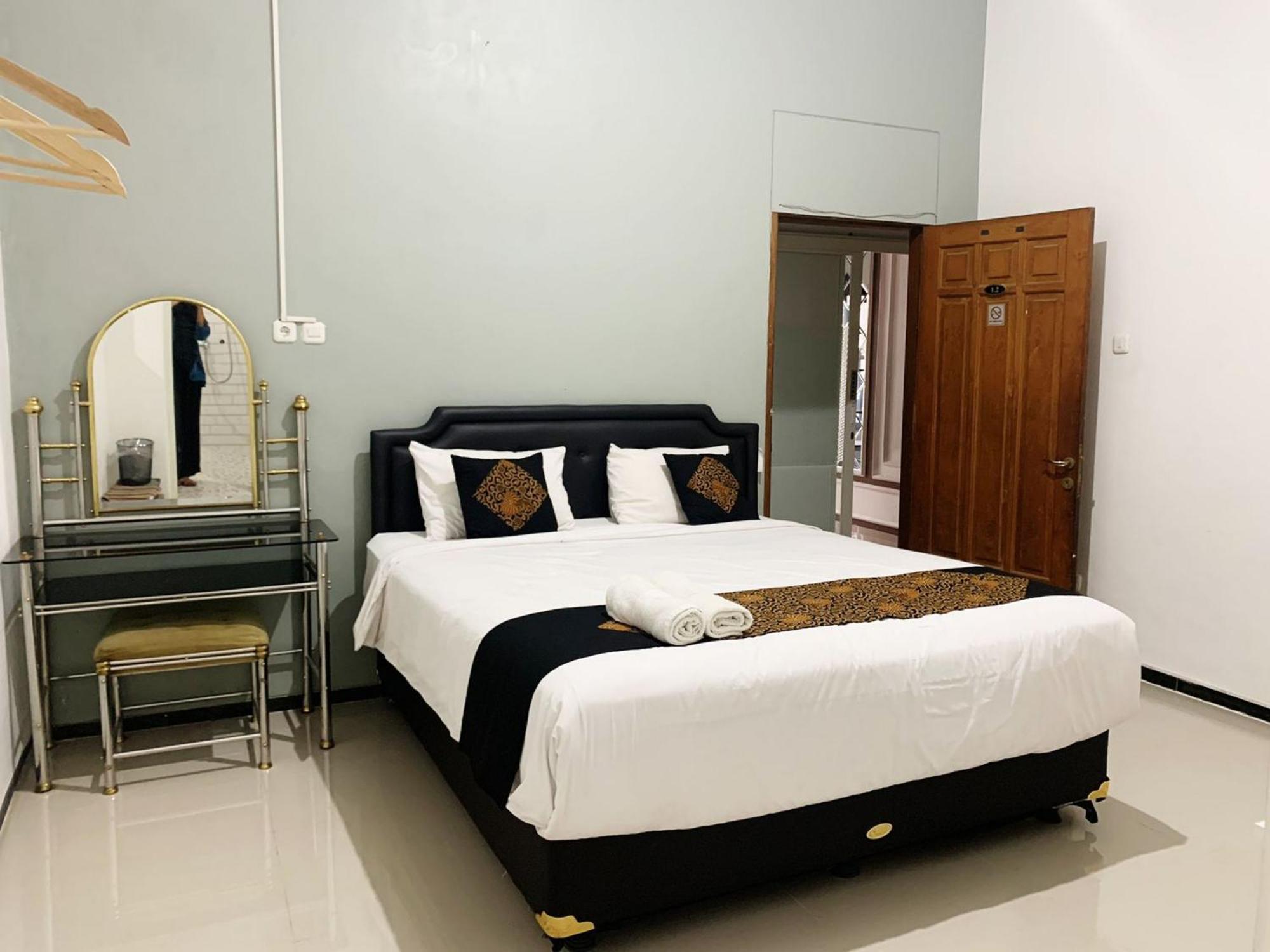 จาฮาตา บารู ชาเรียะฮ์ เรดพาร์ตเนอร แอท ดูกูฮ์ กูปัง Hotel สุราบายา ภายนอก รูปภาพ